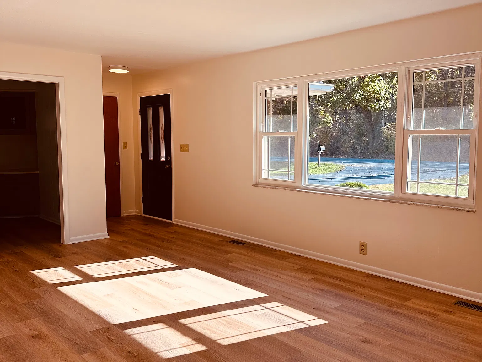 2 bed, 1.5 bath, 1215 sqft, $2,100 — Photo 2