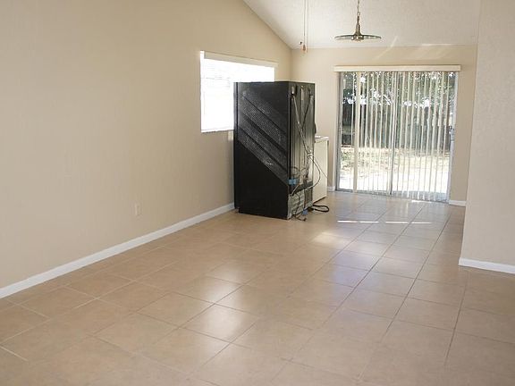 3rd image of 1308 Willow Valley Dr