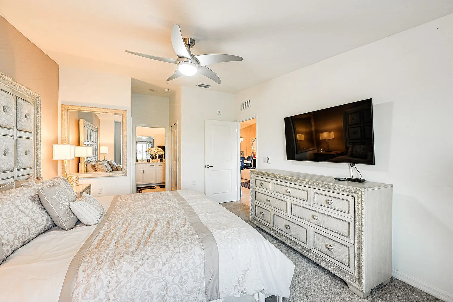 2 bed, 2.0 bath, 1657 sqft, $3,424 — Photo 4