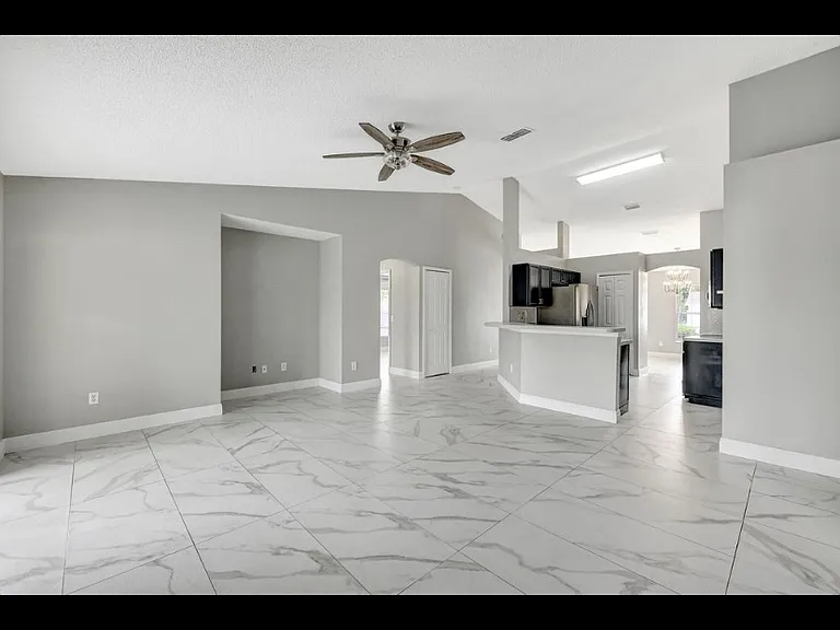 2878 SE East Blackwell Dr — Photo 6