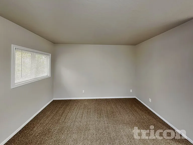 1581 Woodland Ter — Photo 6
