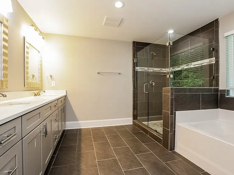 2105 Brentwood Cv — Photo 12