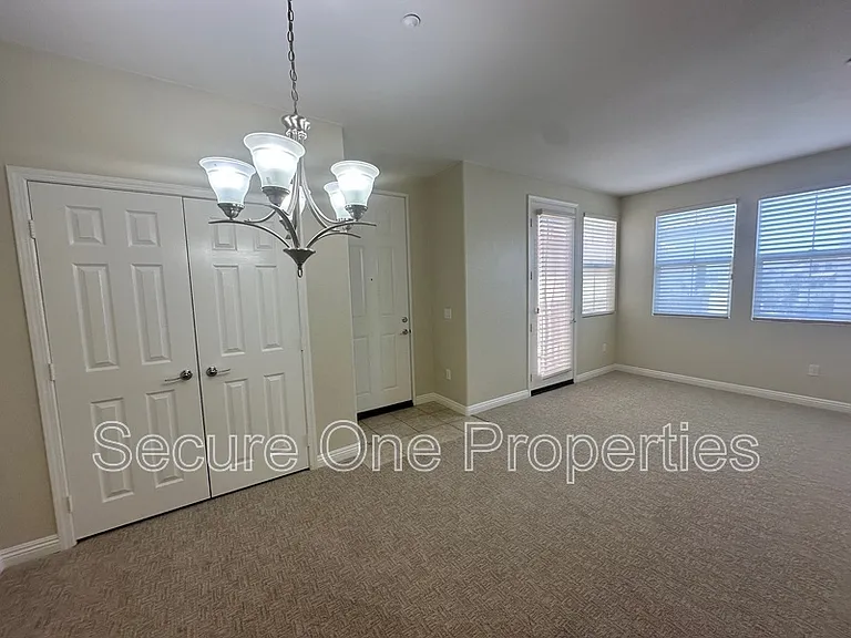 208 Riverdale Ct #715 — Photo 9