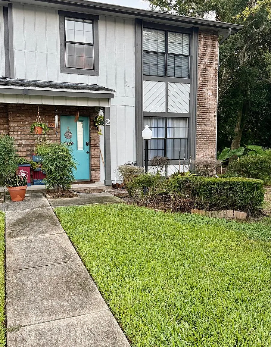 3 bed, 2.5 bath, 1496 sqft, $2,000 — Photo 1