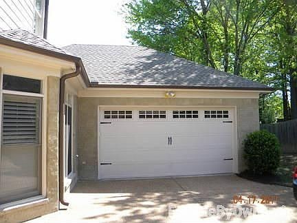 2 of 3 garages...3 car garage also!