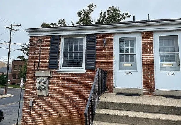 502 E Ross St #C — Photo 1