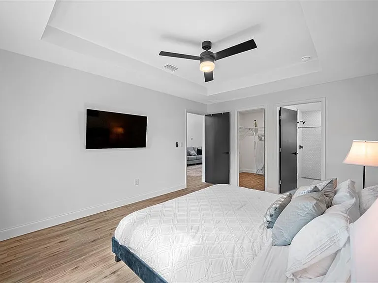 3717 E Clifton St — Photo 26