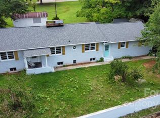 1509 4th Street Dr NE, Hickory, NC 28601