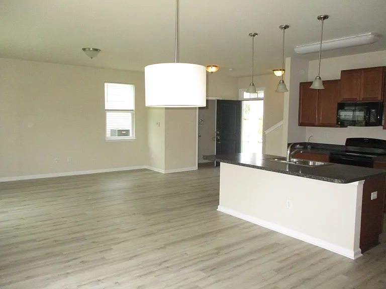812 Hayes Point Cir — Photo 3