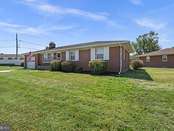 3rd image of 624 Gayle Dr