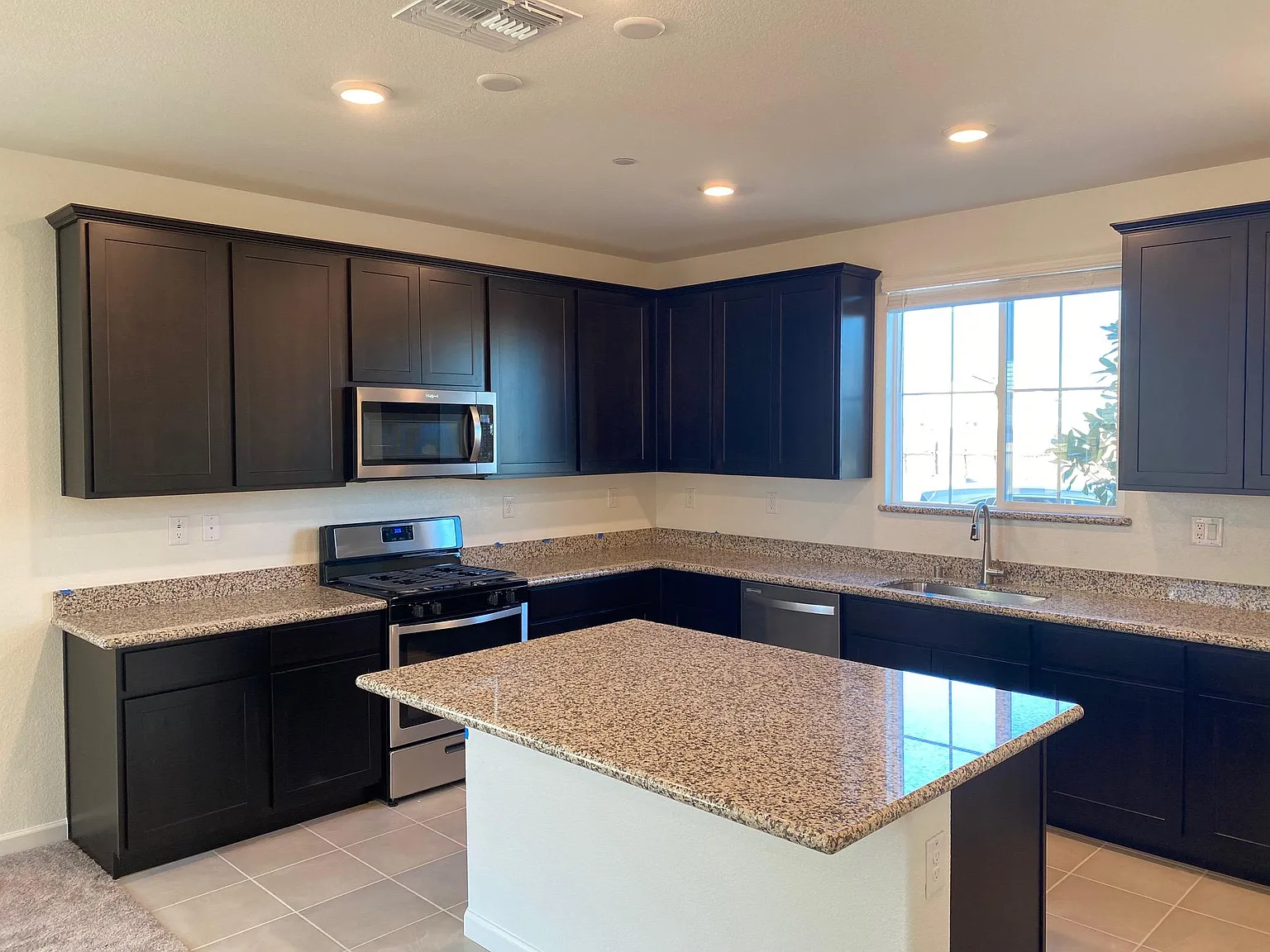 3 bed, 2.5 bath, 1887 sqft, $3,000 — Photo 4