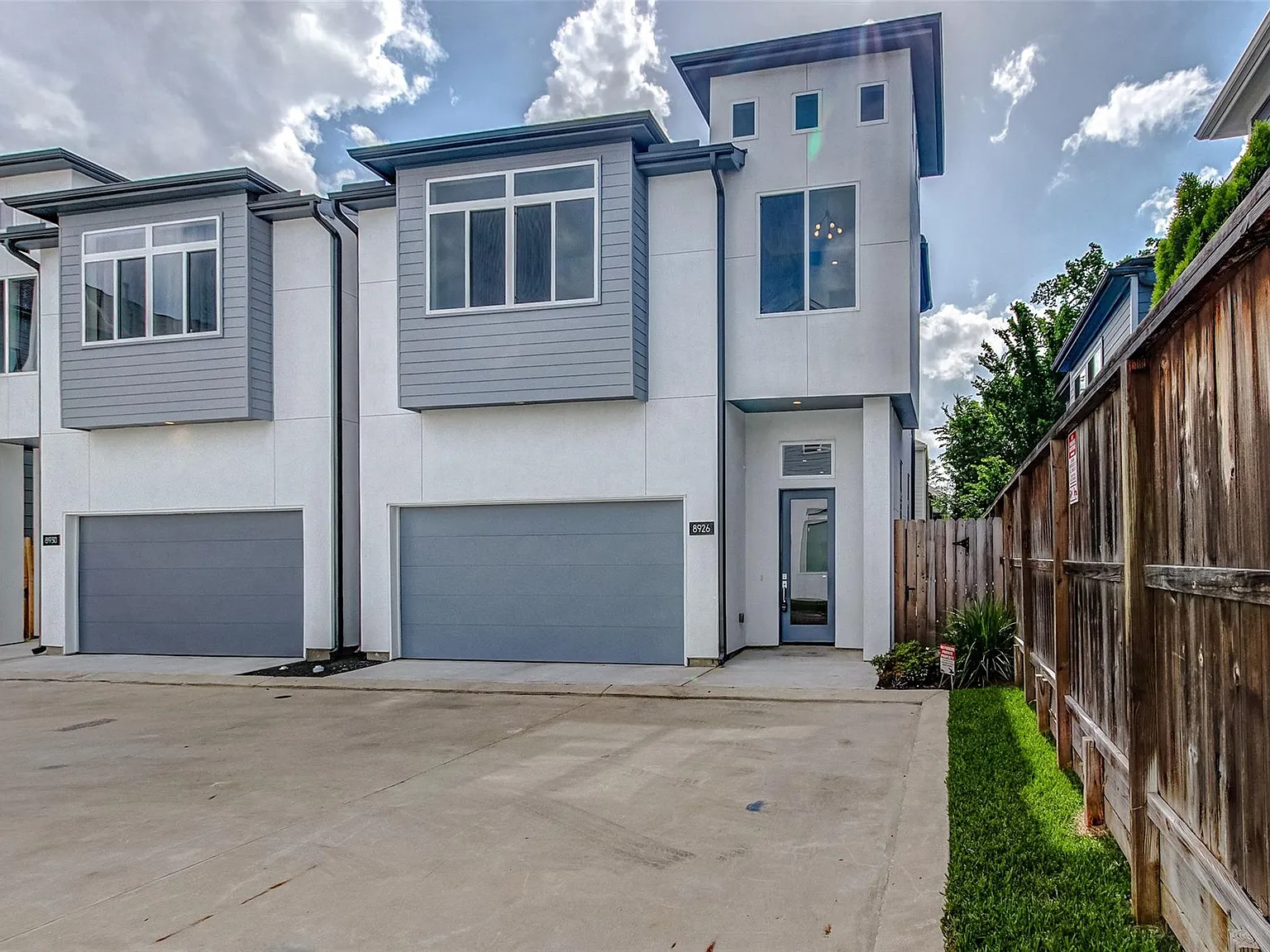 3 bed, 2.5 bath, 2044 sqft, $2,495 — Photo 1