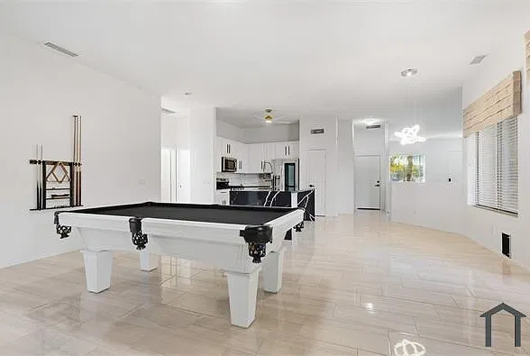4 bed, 2345 sqft, $3,000 — Photo 3