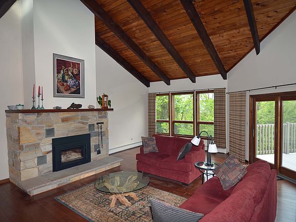 4th image of 48 Edsall Dr