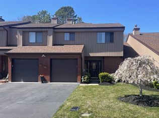 22 Timber Ridge Dr, Holbrook, NY 11741