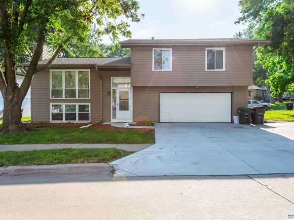 324 N 152nd St, Omaha, NE 68154
