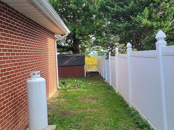 5th image of 132 Hilltop Dr