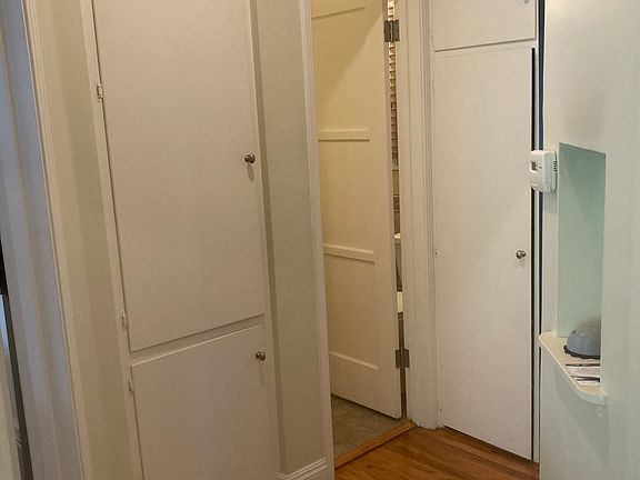 2nd image of 1011 Pearl St