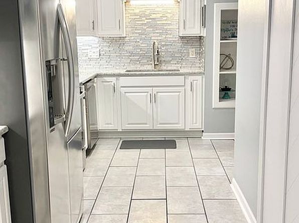 5569 Baronridge Dr APT 10
