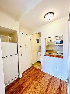 5th image of 157 W 73rd St APT 5R