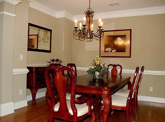 A Large Dinner Party or a Quiet Family Meal Here