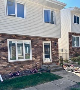 222 Holiday Cir #42, West Des Moines, IA, 50265