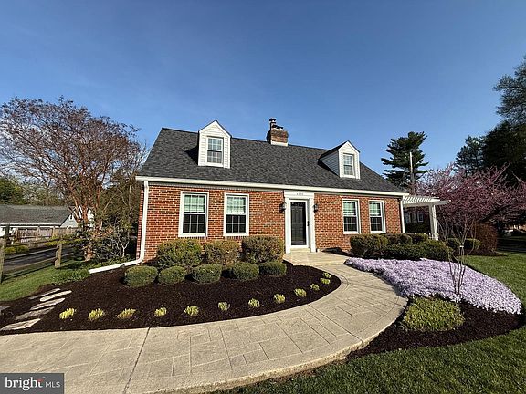 2nd image of 4356 Columbia Rd