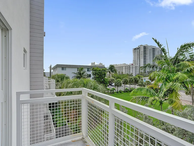 1347 N Ocean Blvd — Photo 35