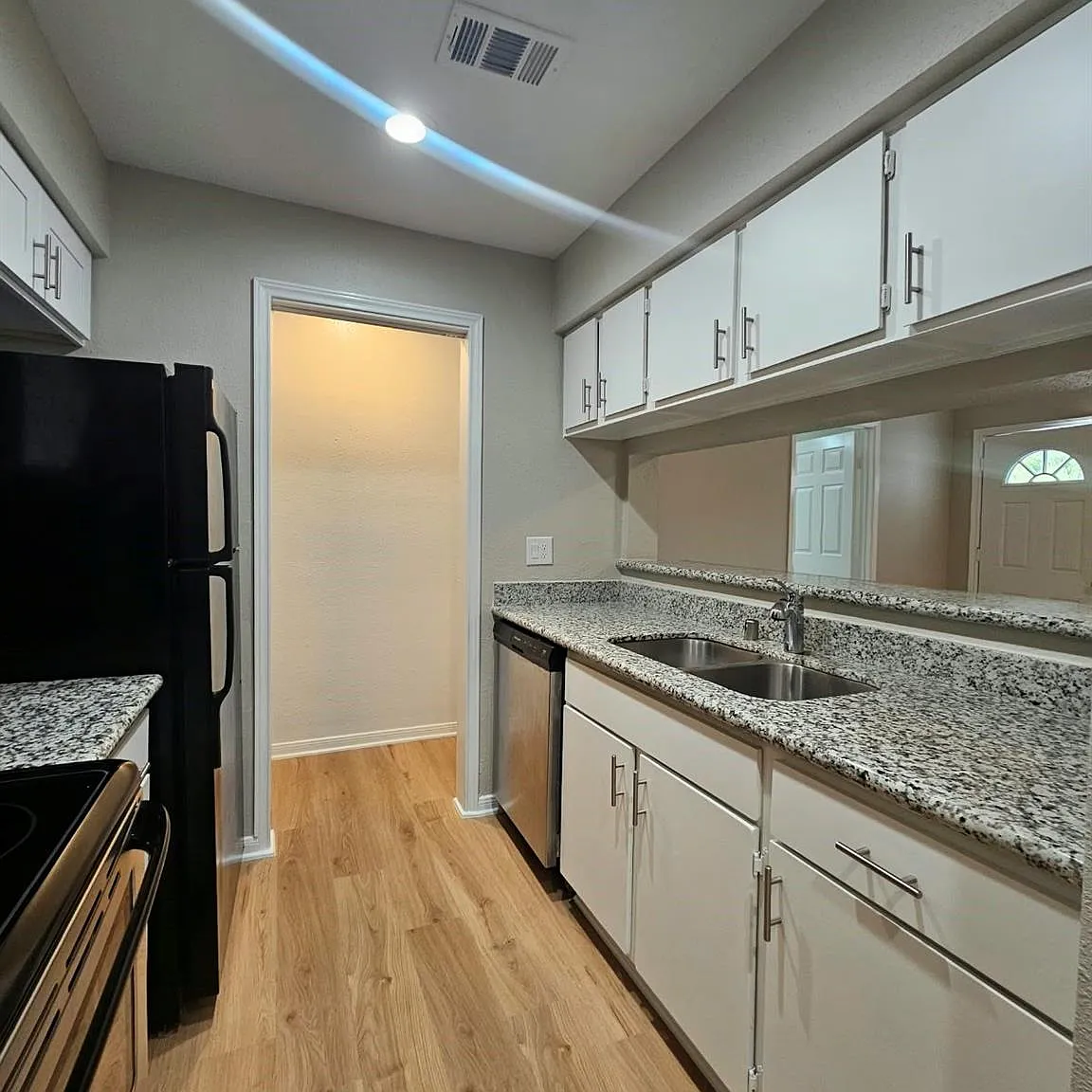 736 Memorial Mews St — Photo 4