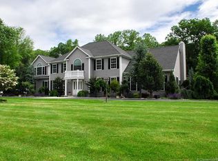 12 Night Hawk Ln, Sandy Hook, CT 06482