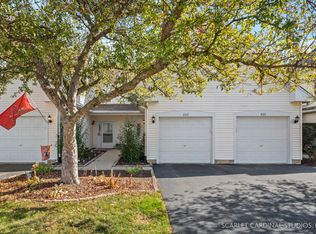 405 Canterbury Ct, Oswego, IL 60543