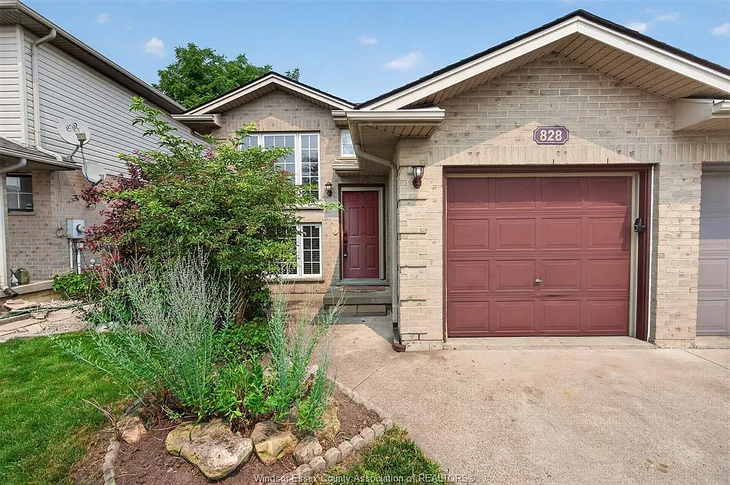 3 bed, $2,400 — Photo 3