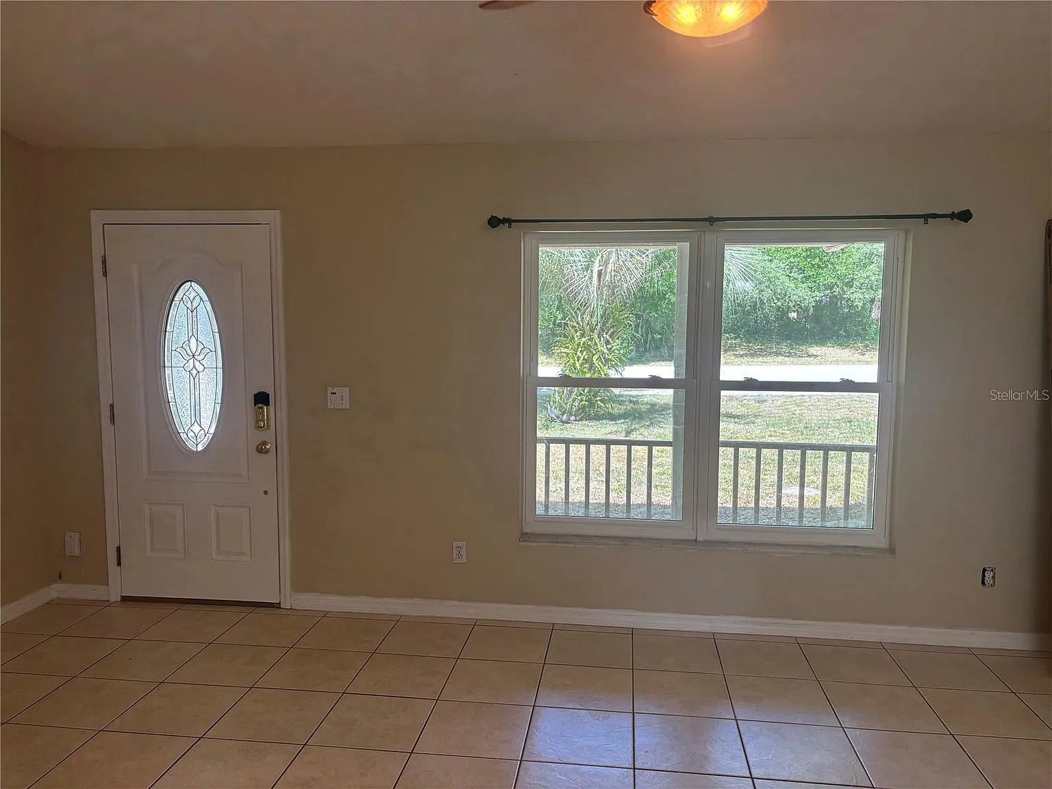 3 bed, 2.0 bath, 1187 sqft, $2,400 — Photo 3