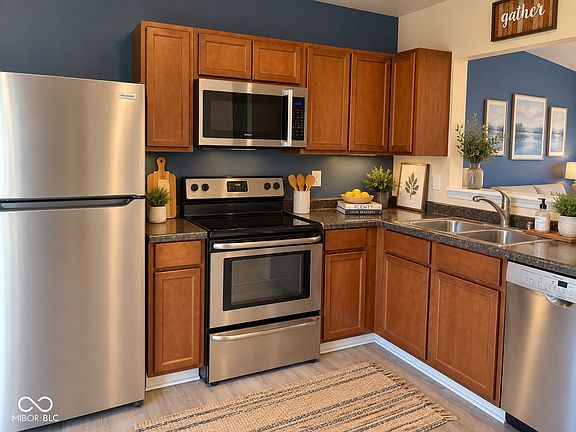 4th image of 716 Rose Ln