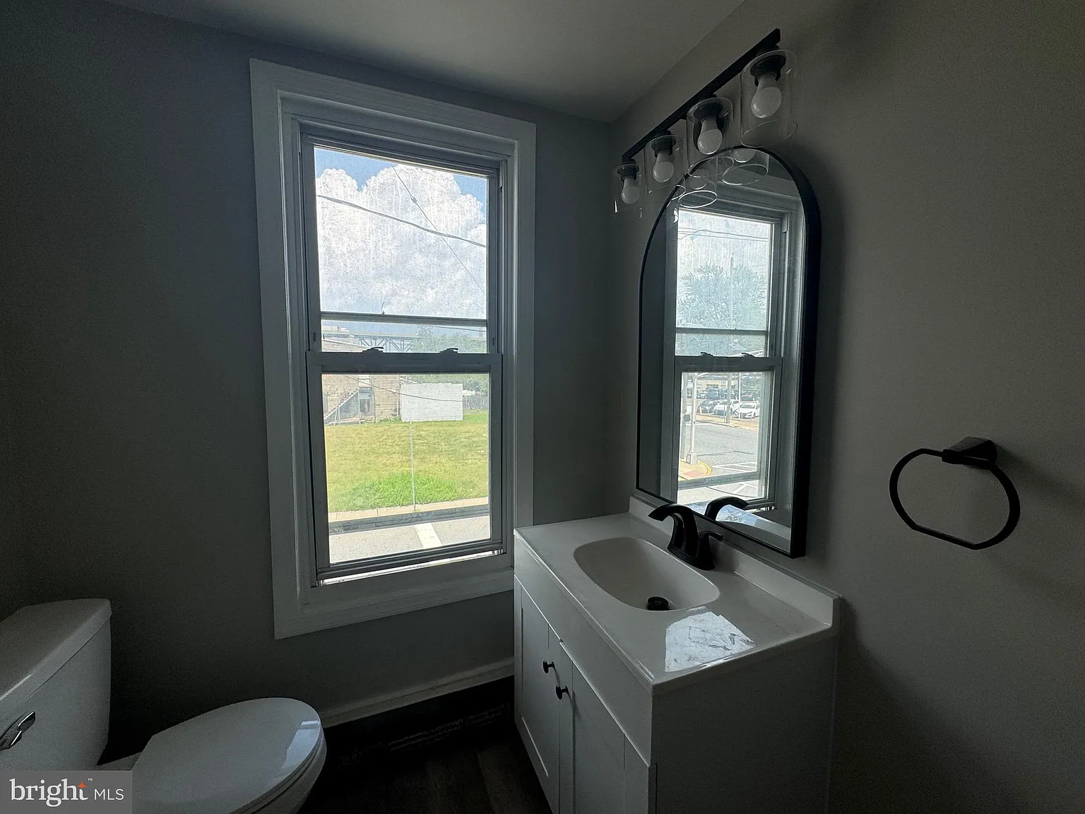 3 bed, 1000 sqft, $2,100 — Photo 4