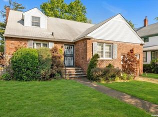 41 7th St, Valley Stream, NY 11581