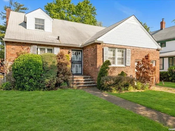 41 7th Street, Valley Stream, NY 11581