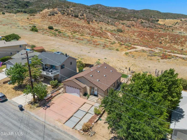 42647 Pinecliff St, Lake Hughes, CA 93532