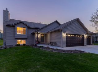 9467 Niagara Ln N, Maple Grove, MN 55369