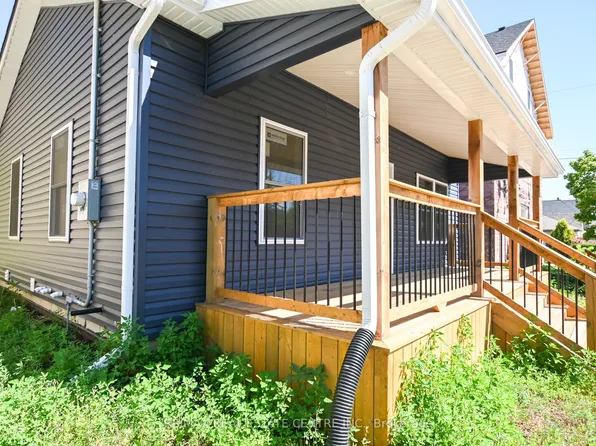 284 Darling St, Brantford, ON N3S 3X6