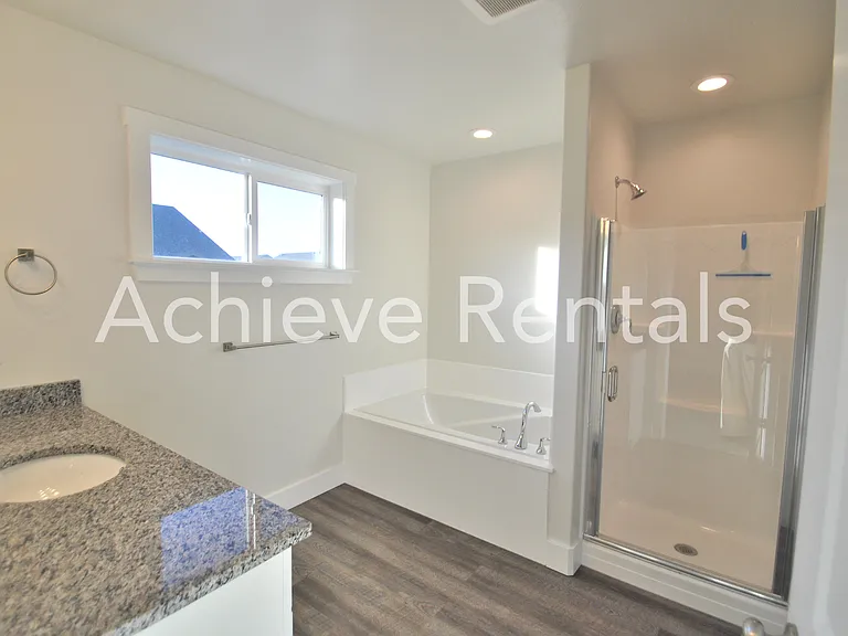 368 E 2075 N — Photo 10