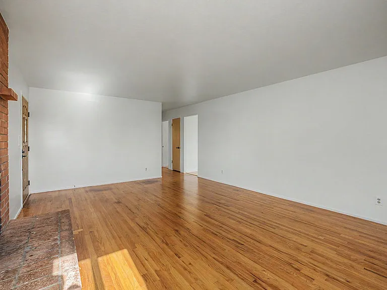 1119 Sunnyhill Ct — Photo 4