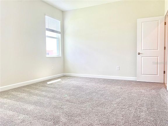 5th image of 1604 Oak Blossom Dr