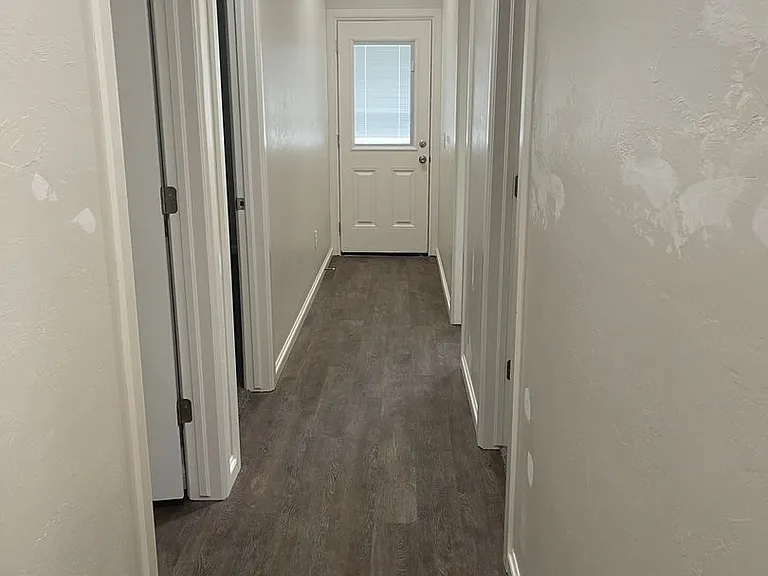 1313 Brooks Dr — Photo 7
