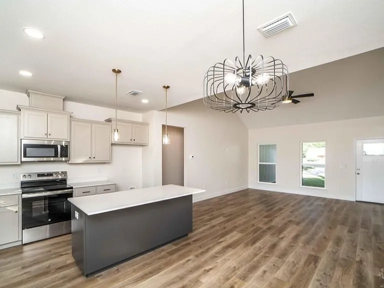 4521 Oak Forest Dr — Photo 6