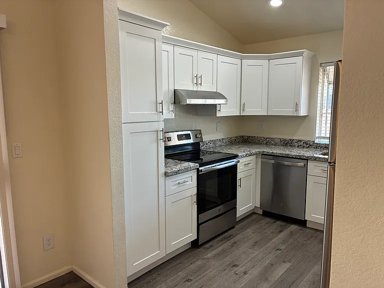 5637 W Yucca St — Photo 10