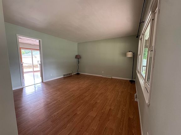 5th image of 441 E Acorn Dr