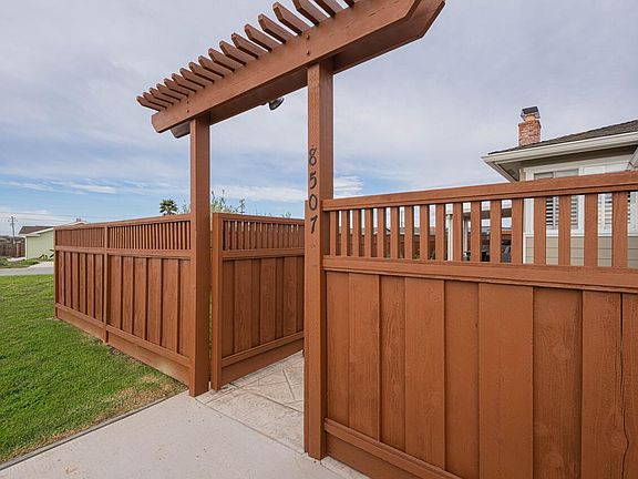 2nd image of 8507 Laguna Pl