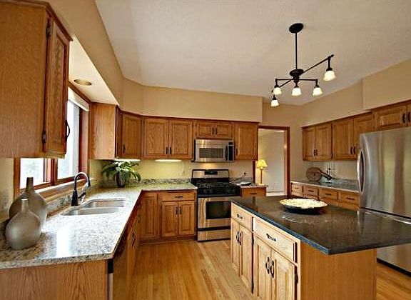 Gourmet kitchen