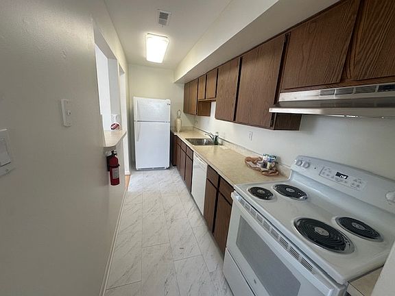 4th image of 265 Shirley Dr
